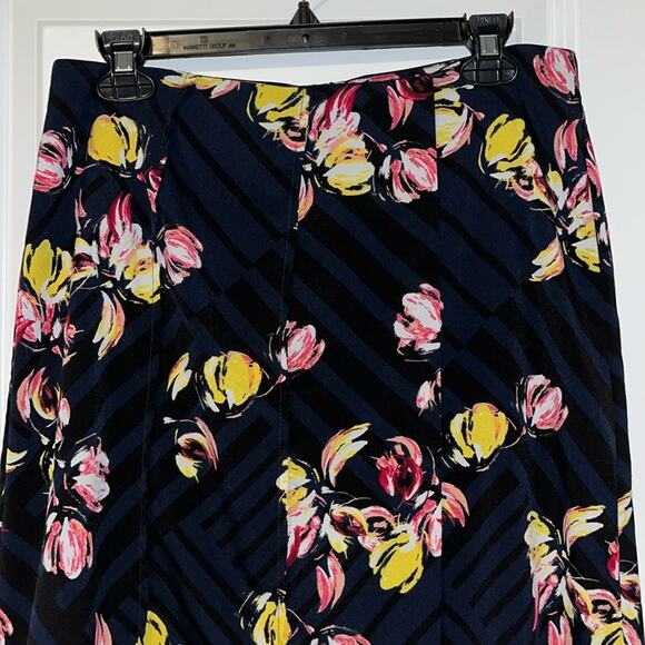 Banana Republic Floral Wrap Skirt - Picture 2 of 9